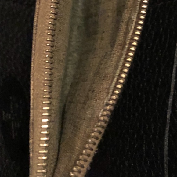 FENDI BLACK LEATHER WALLET, w/SERIAL NUMBER AT38134, zipper good - Picture 9 of 14